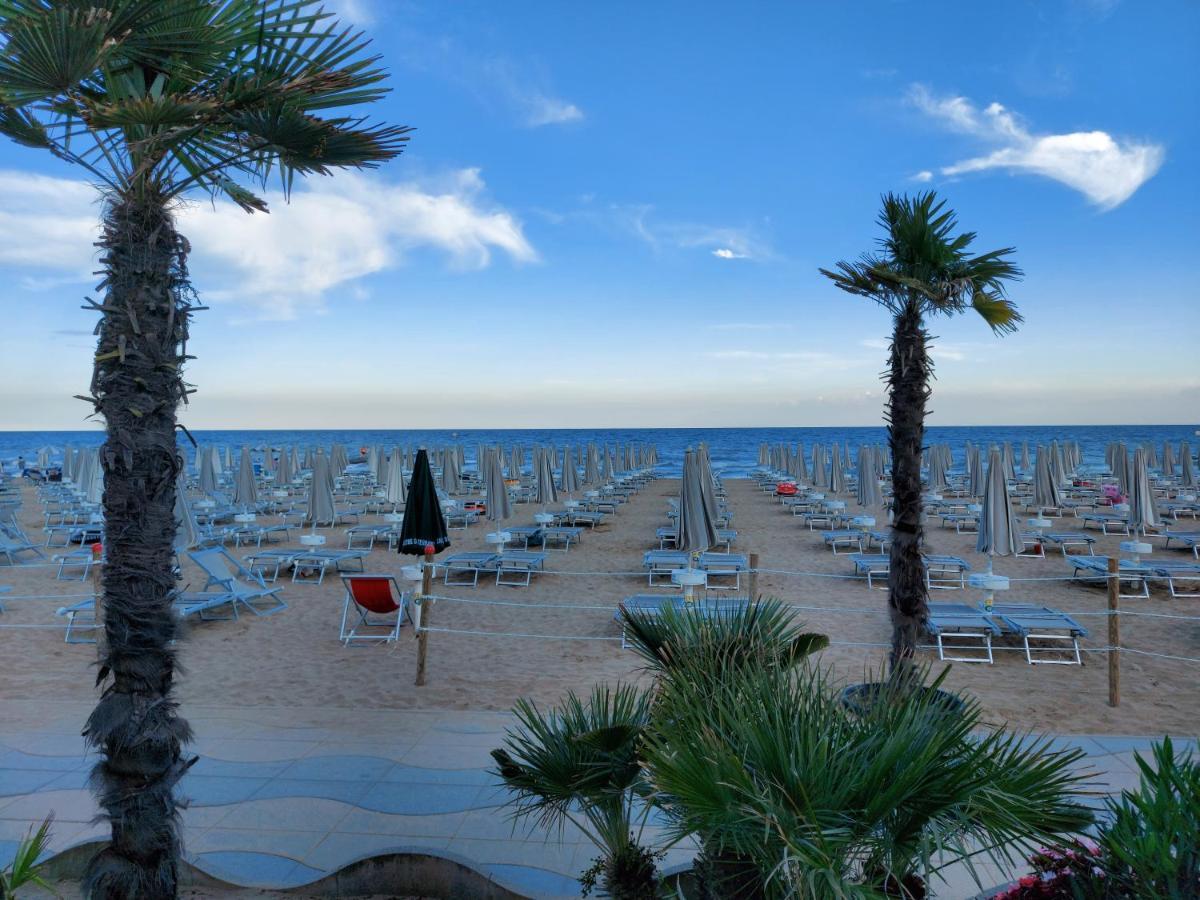 Hotel Piccadilly Lido di Jesolo Exteriör bild