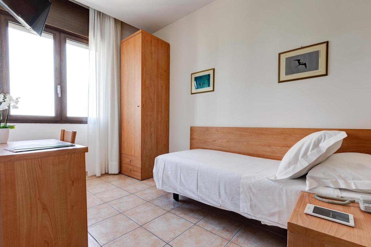 Hotel Piccadilly Lido di Jesolo Exteriör bild