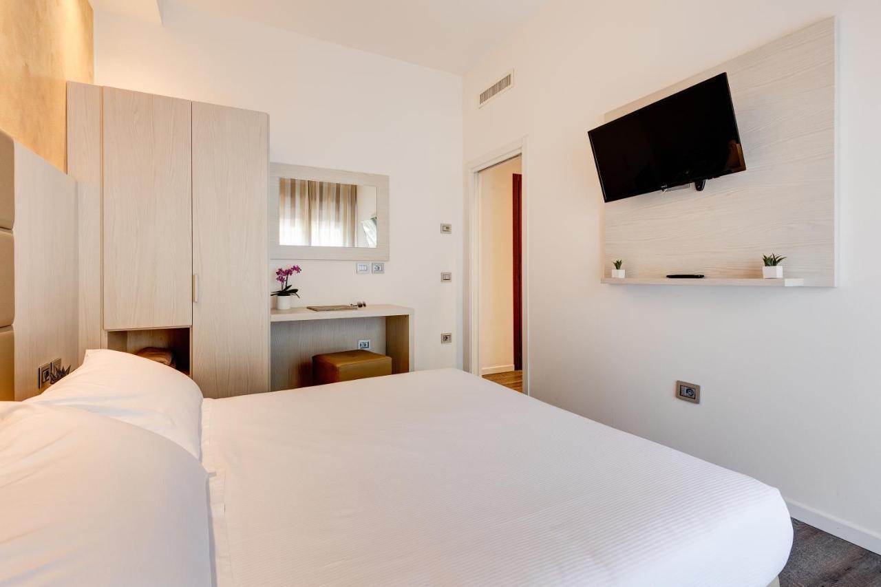 Hotel Piccadilly Lido di Jesolo Exteriör bild