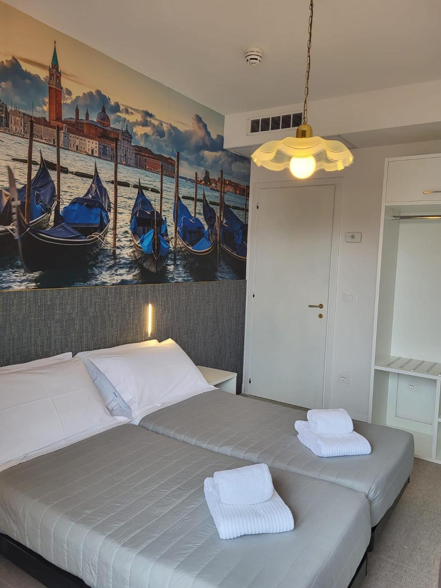 Hotel Piccadilly Lido di Jesolo Exteriör bild