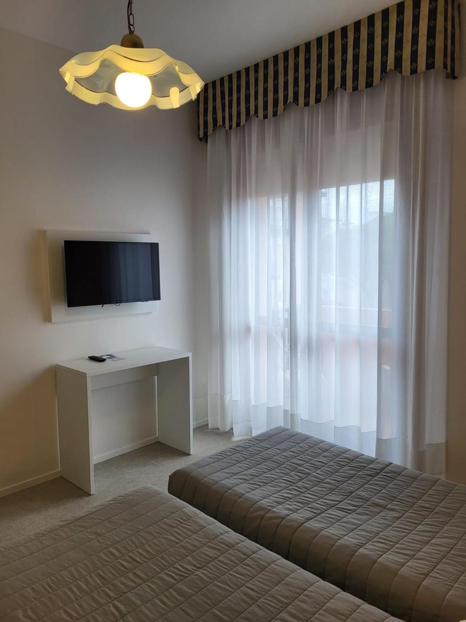 Hotel Piccadilly Lido di Jesolo Exteriör bild